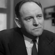 Bernard Lee