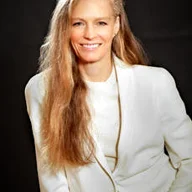 Suzy Amis