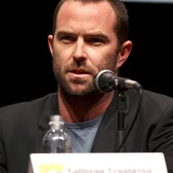 Sullivan Stapleton