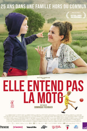 Elle entend pas la moto