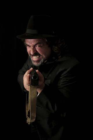 angus macfadyen