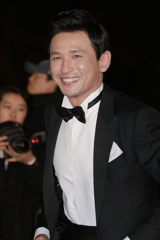 hwang jung-min