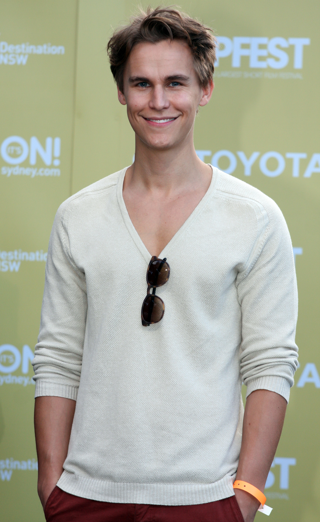 rhys wakefield