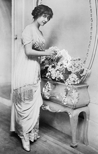 yvonne arnaud