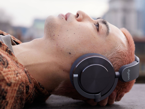 66a76dae927799.33043226-571-headphones-remastered-carousel-4-v2.jpg