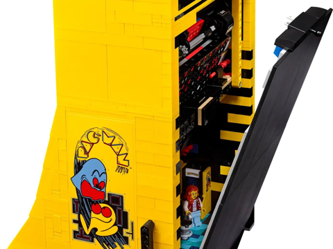 646ba202e7e666.45825071-lego-pacman-004-7.jpg