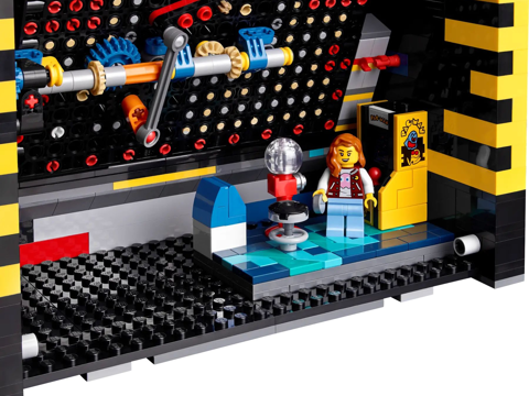 646ba20323cc57.93625744-lego-pacman-005-6.jpg