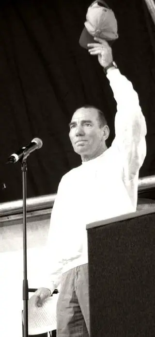 Pete Postlethwaite