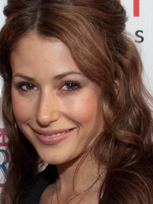 Amanda Crew