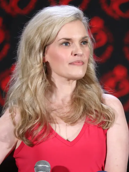 Kari Wahlgren