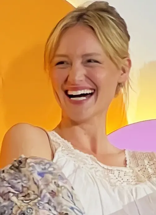 Kerry Bishé