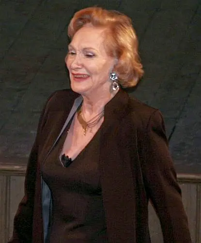 Siân Phillips