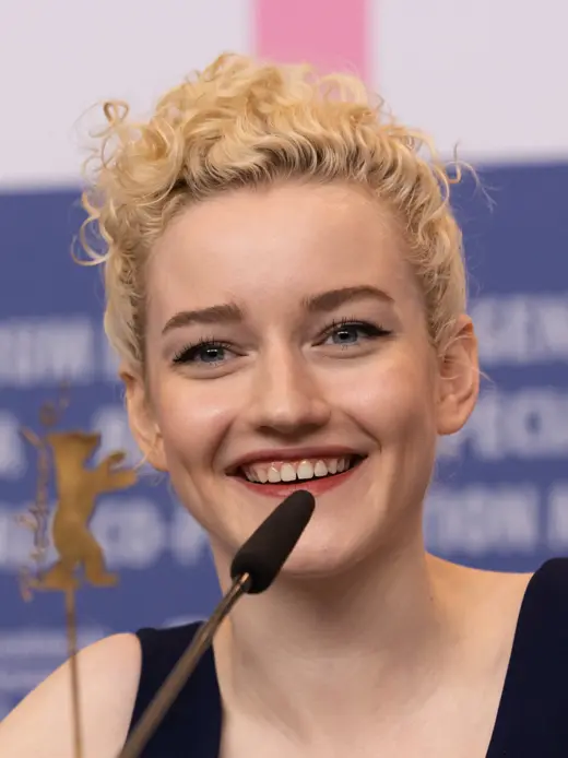 Julia Garner