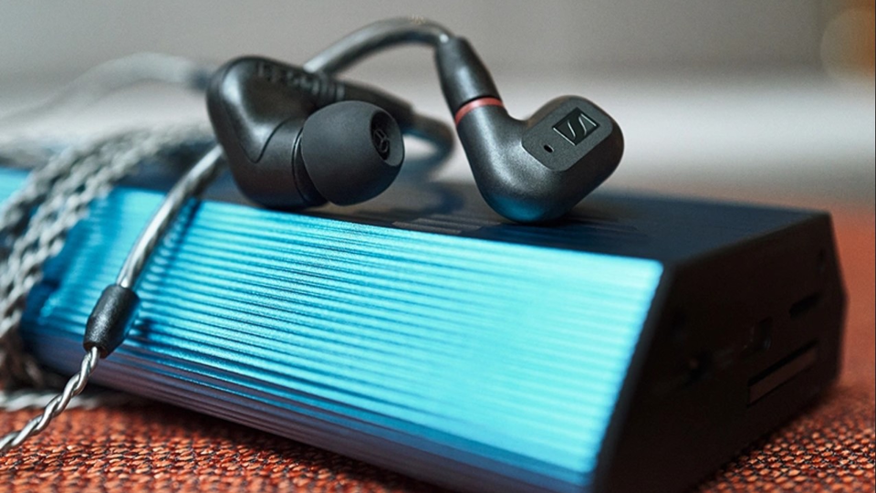 Sennheiser présente les écouteurs filaires IE 200 au CES 2023