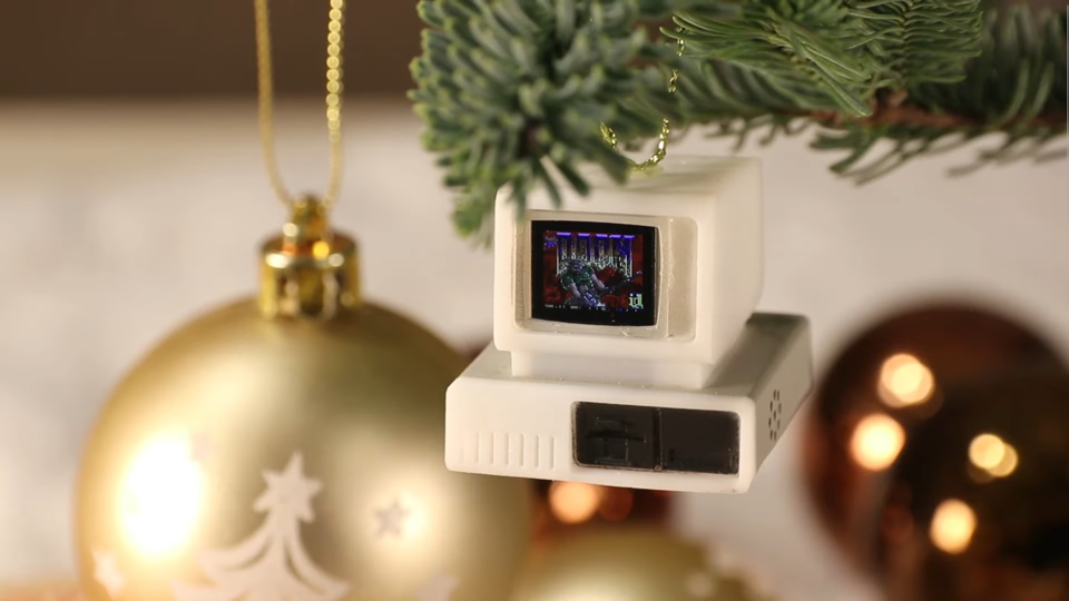 Insolite : Doom jouable dans une boule de Noël !