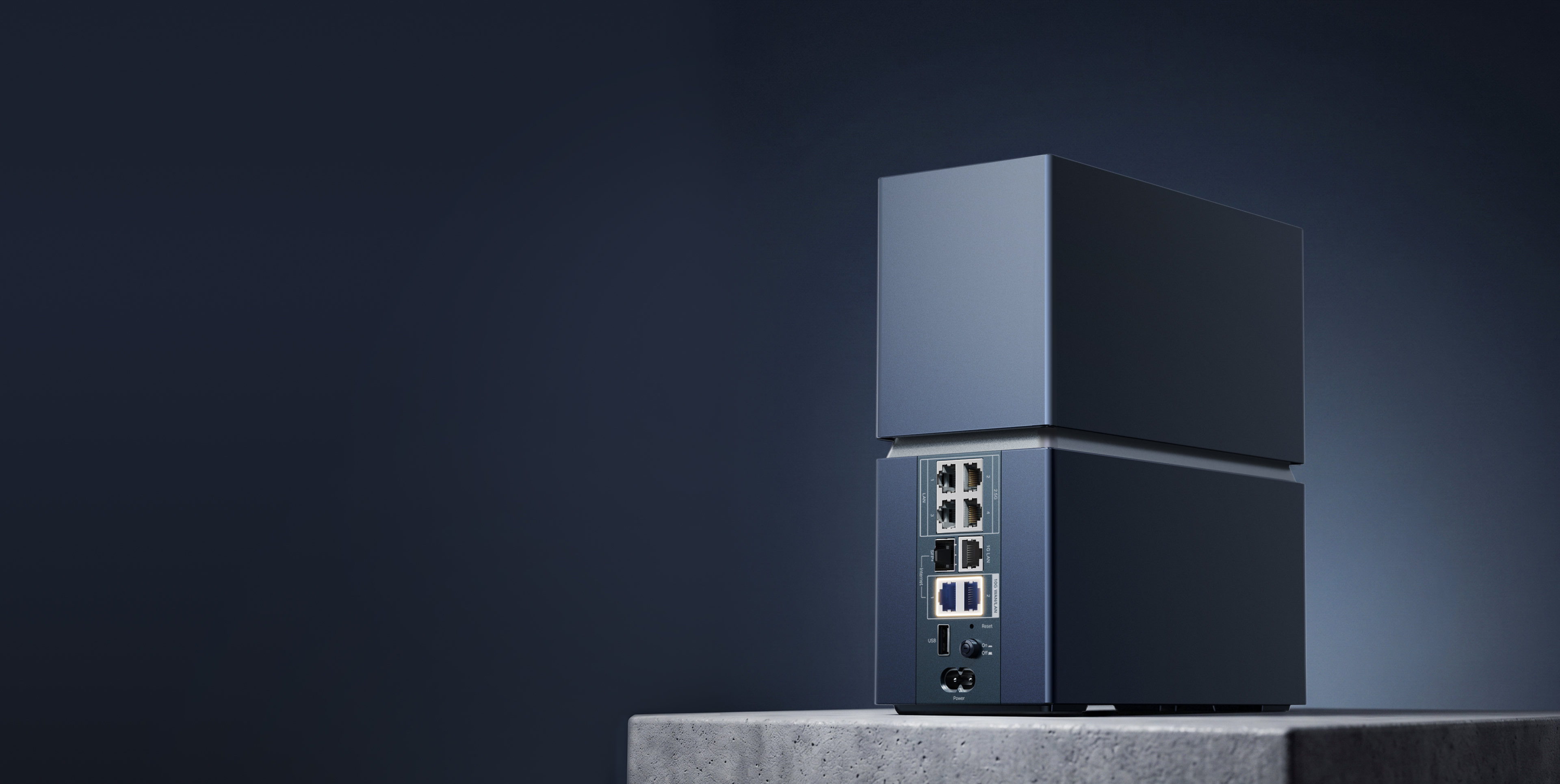 Vue officielle de la connectique arrière du TP-Link Archer 8 Ultra.