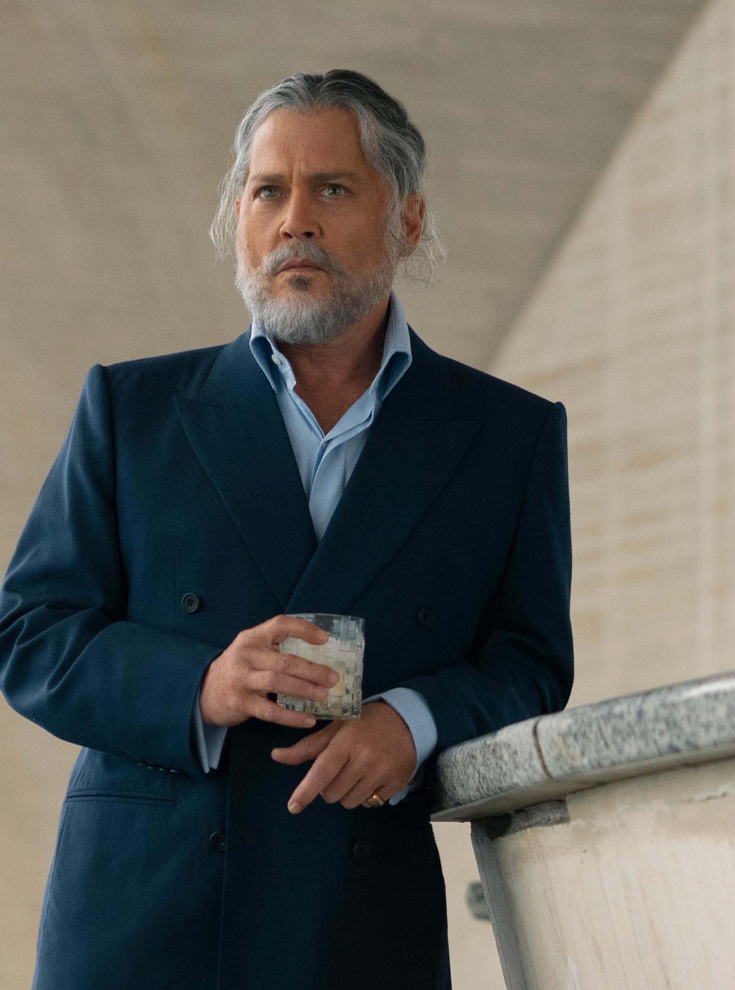 Johnny Depp dans une photo promotionnelle de Day Drinker.